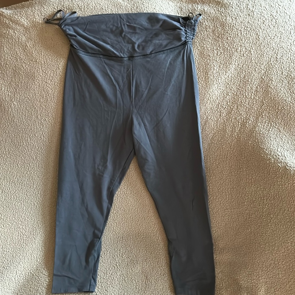 Victorias Secret Sport Leggings. Size Medium
